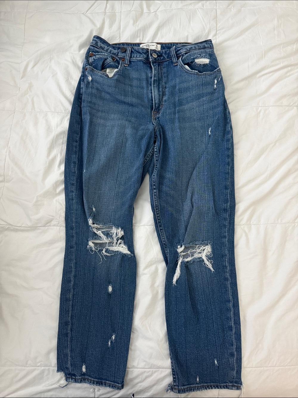 CURVE LOVE Abercrombie & Fitch Distressed Straight-Leg Jeans — Blue